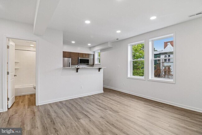 Building Photo - 303 Seaton Pl NE