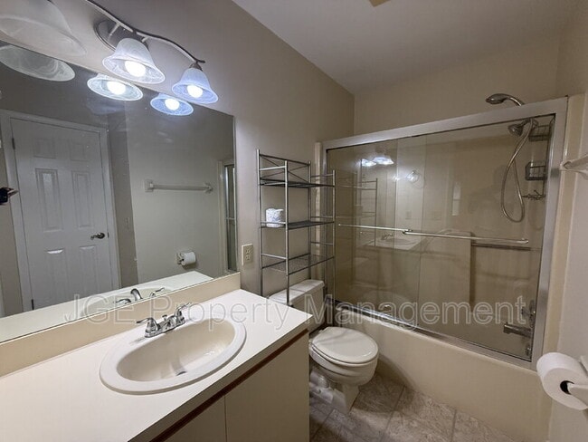 Building Photo - 8228 SE Croft Cir