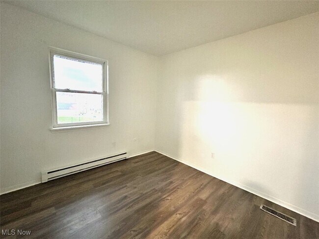 Building Photo - 201 Burton Dr