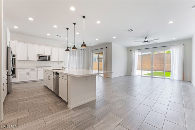Building Photo - 9117 Sag Vly Ct
