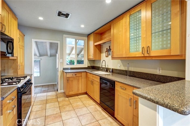 Building Photo - 5863 Alonzo Ave