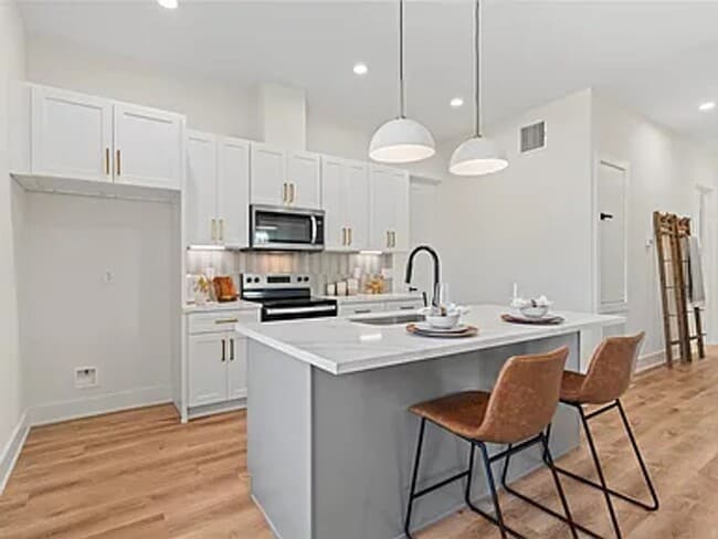 Building Photo - 6532 Weston St