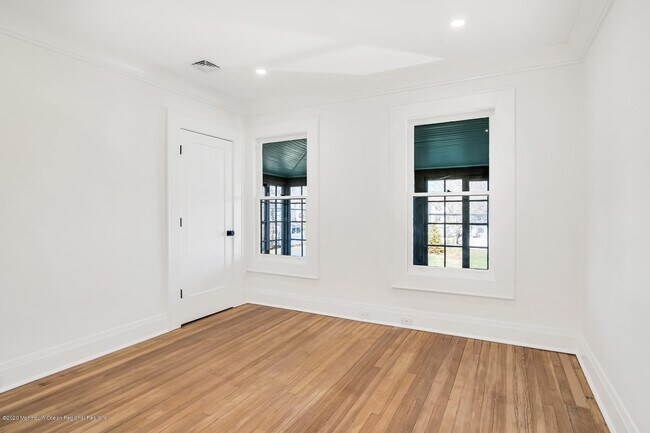 Building Photo - 23 Lincoln Ave