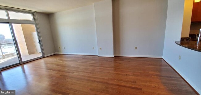 Building Photo - 5750 Bou Ave