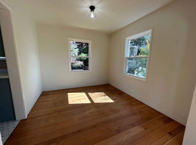 Building Photo - 5685 Jordan Ave