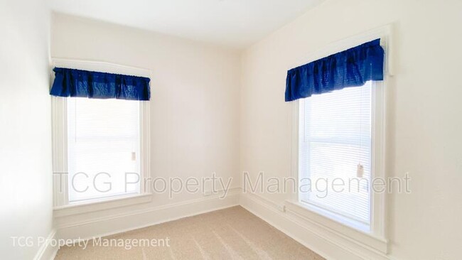 Building Photo - 905 4th St
