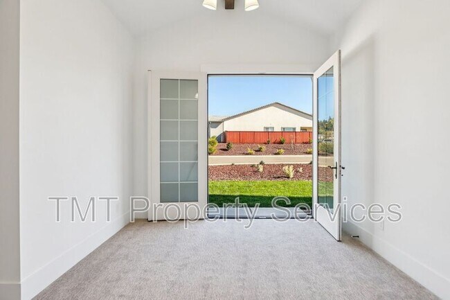 Building Photo - 1007 Bridger Dr