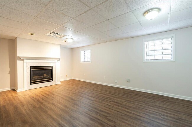 Building Photo - 2423 Falcon Ct