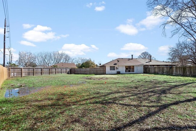 Building Photo - 3706 Westmeadow Dr