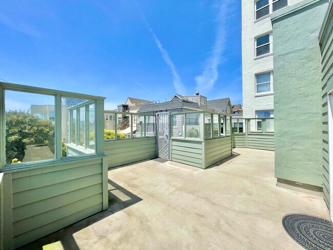 Building Photo - Bright and Airy 2 Bedroom Penthouse in the...