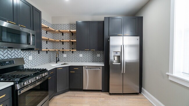 Building Photo - 5404 N Paulina St