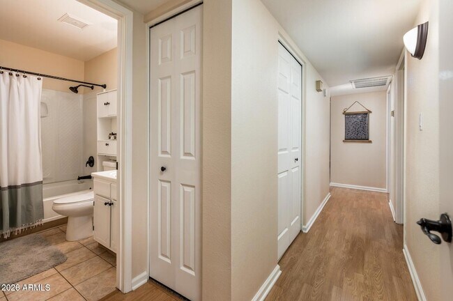 Building Photo - 4515 W Continental Dr
