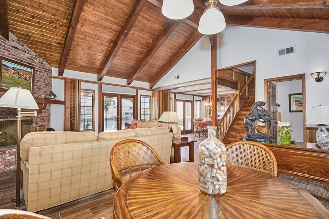 Building Photo - Spacious 3-Bedroom Lake House in Victorvil...