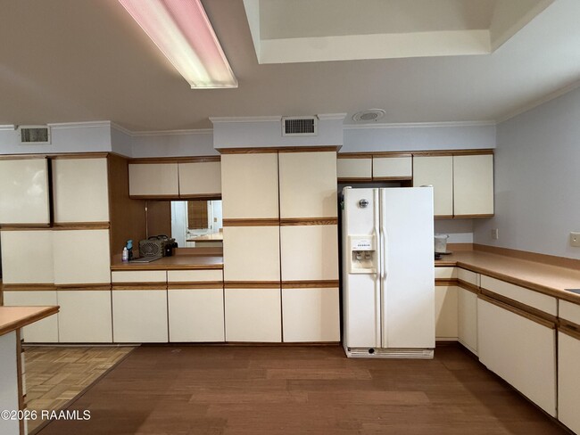 Building Photo - 1103 E Bayou Pkwy