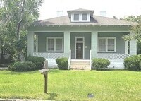 Building Photo - AVAILABLE NOW 4-Bed, 2-Bath Valdosta Home | Whole Home $1,650/Month or Rooms $650/Month with Util...