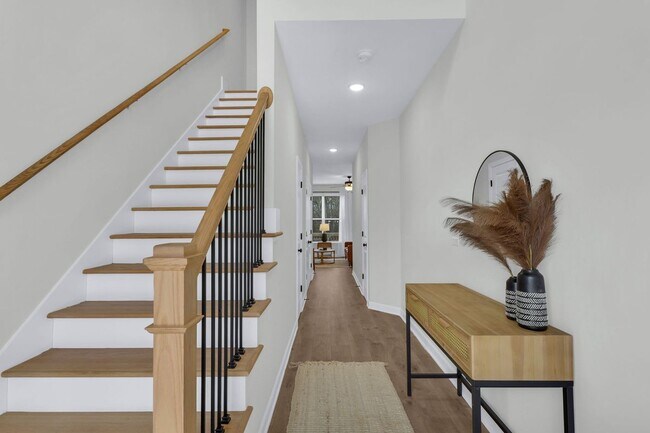 Building Photo - 717 Utley St