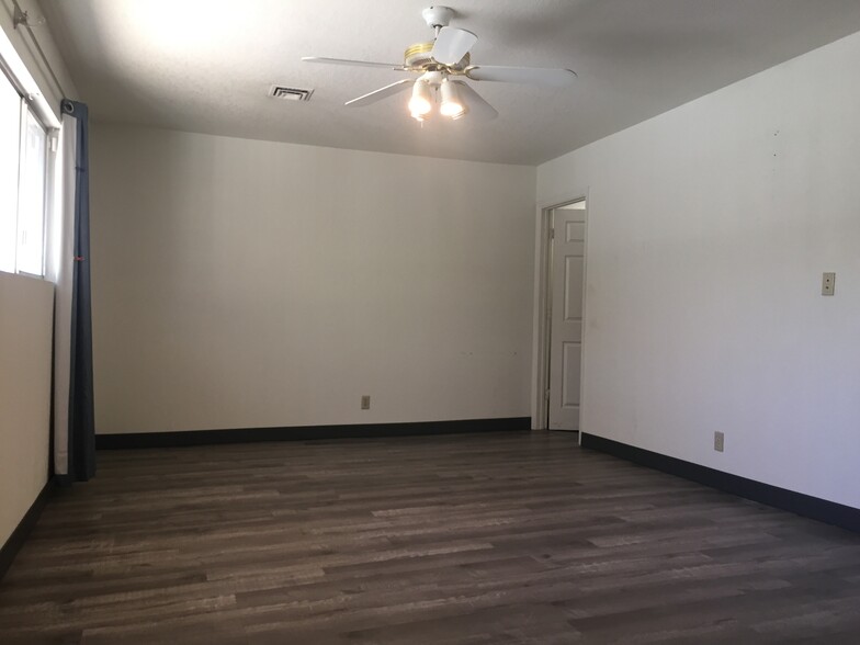 master bedroom - 604 Bonita Ave