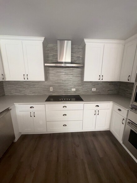 Building Photo - 110 E Delaware Plz