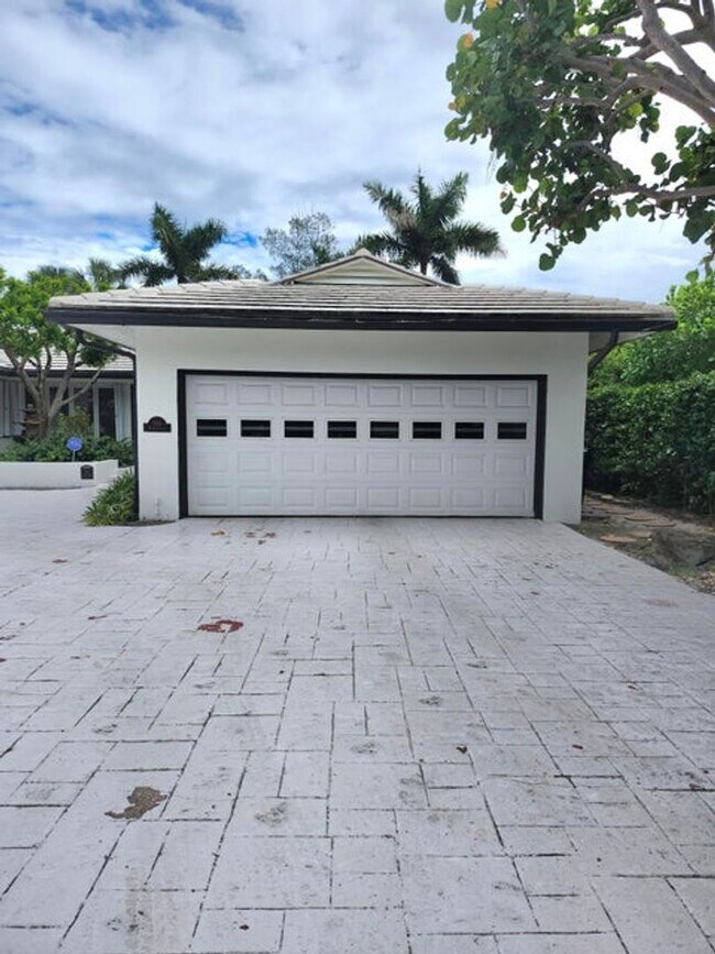 Building Photo - 814 N Golfview Rd