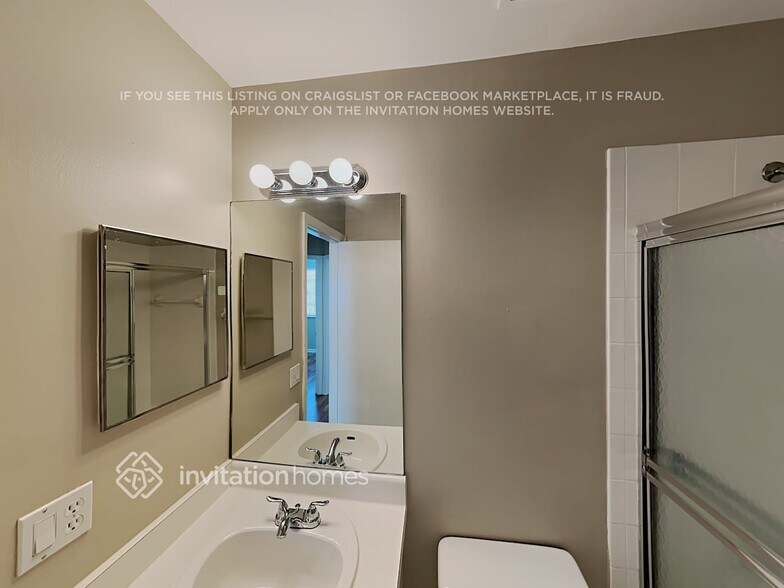 Building Photo - 4728 SW 13th Pl