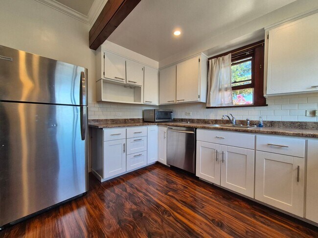 Building Photo - Spacious Duplex with EV Charger and Yard