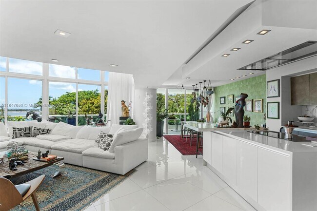 Building Photo - 2127 Brickell Ave