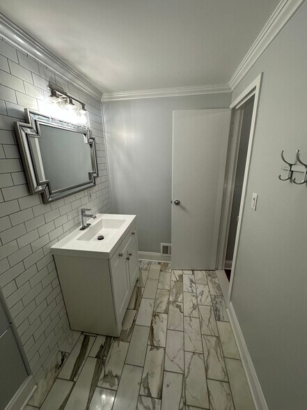 Building Photo - 287 Sagamore Hills Dr