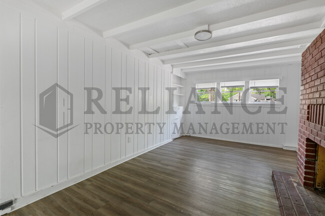 Building Photo - 710 S Pershing St
