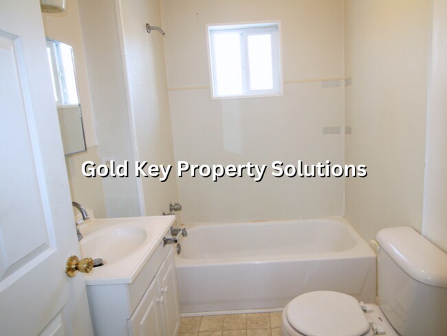 Building Photo - 2 BR 1 BA House with Dining Room and Basement SECTION 8 APPROVED