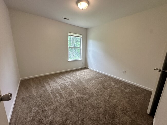 Building Photo - Spacious 5-Bedroom Home for Rent in The Pointe at Oakdale