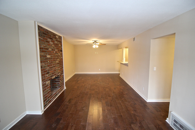 Interior Photo - Warwick Gardens - 3926-3934 Warwick Blvd