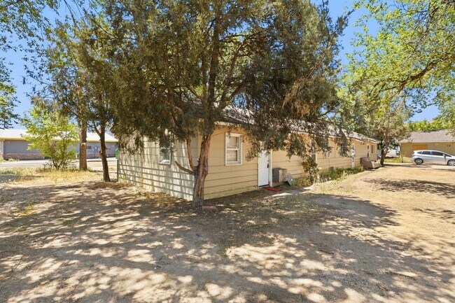 Building Photo - 207 N Santa Fe Ave