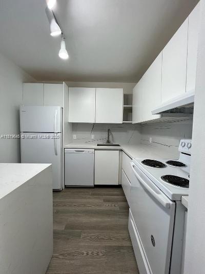 Building Photo - 20500 W Country Club Dr