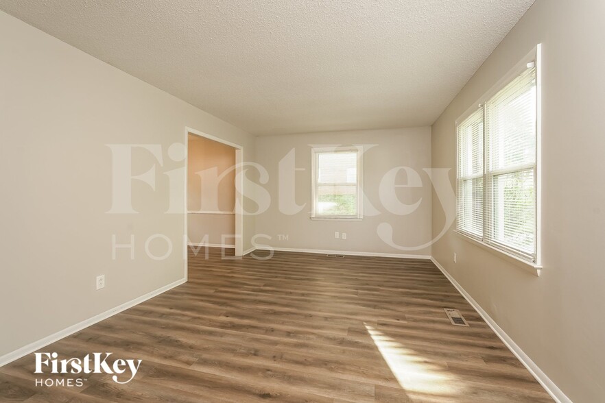 Building Photo - 2350 Woodgreen Rd