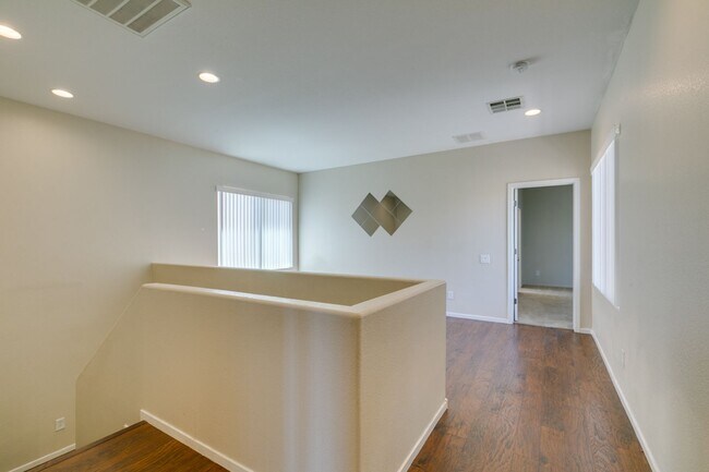 Building Photo - Large home near Aliante*Close to area schools and shopping centers*
