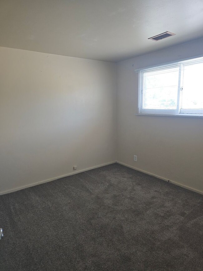 Building Photo - 1245 Pinyon Ave