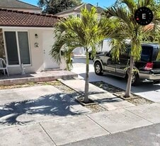 Building Photo - 1115 NW 32nd Ave