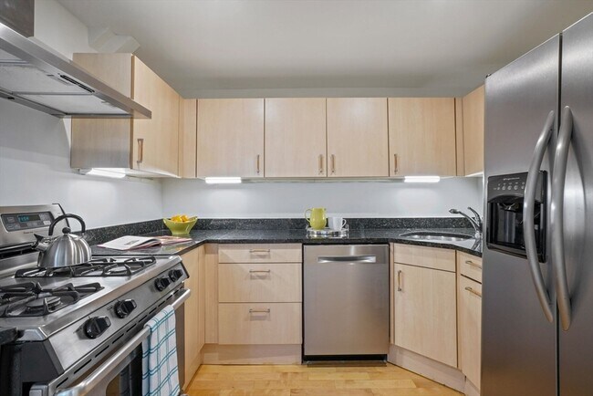 Building Photo - 298 Marlborough St