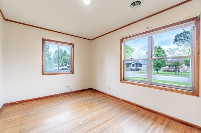 Building Photo - * Move-In Special * Charming 3 Bedroom, 1....