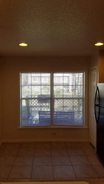 Big kitchen window - 2306 S Bumby Ave