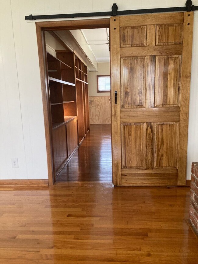 Building Photo - 2718-2720 S. Stewart