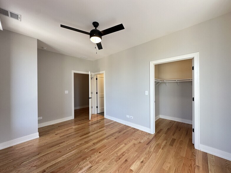 Building Photo - 2100 W 18th Pl