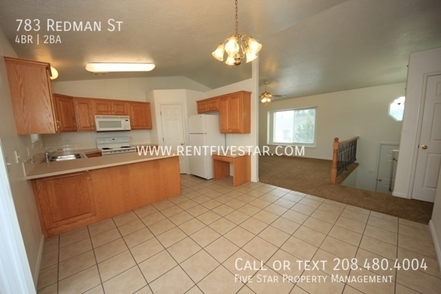 Building Photo - Spacious 4 Bedroom Home With Large Yard! V...