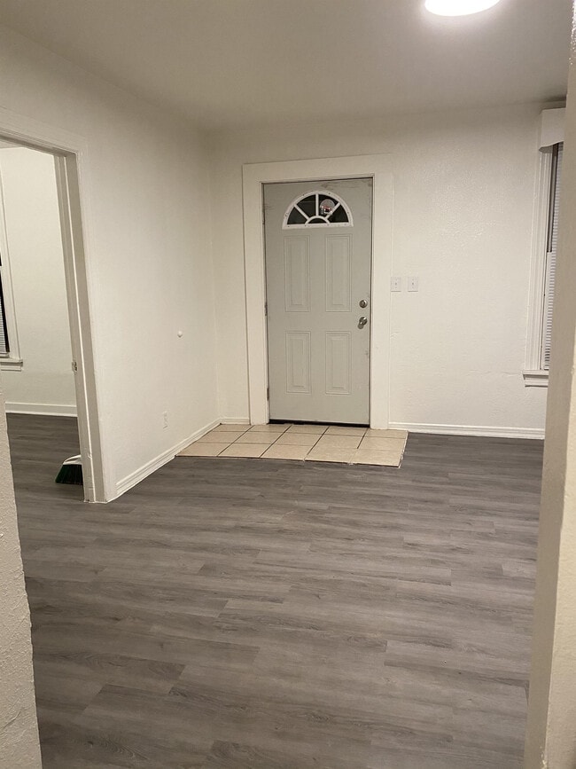 Building Photo - 1012 Boston St