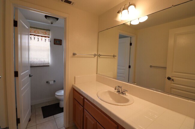 Building Photo - Great Shared Space For Rent