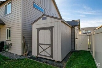 Building Photo - Immaculant 4BD/2.5BA Single Family Home on...