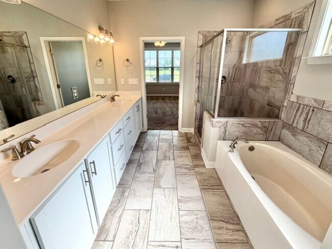 Building Photo - 370 Azalea Dr