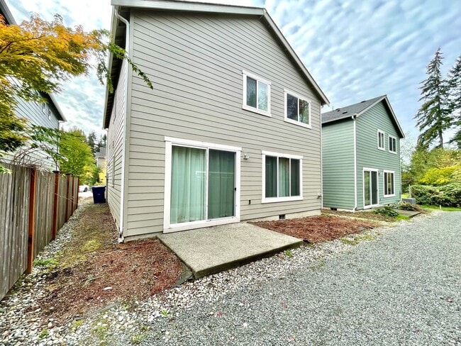 Building Photo - Modern 2017 Built Home in Silver Lake