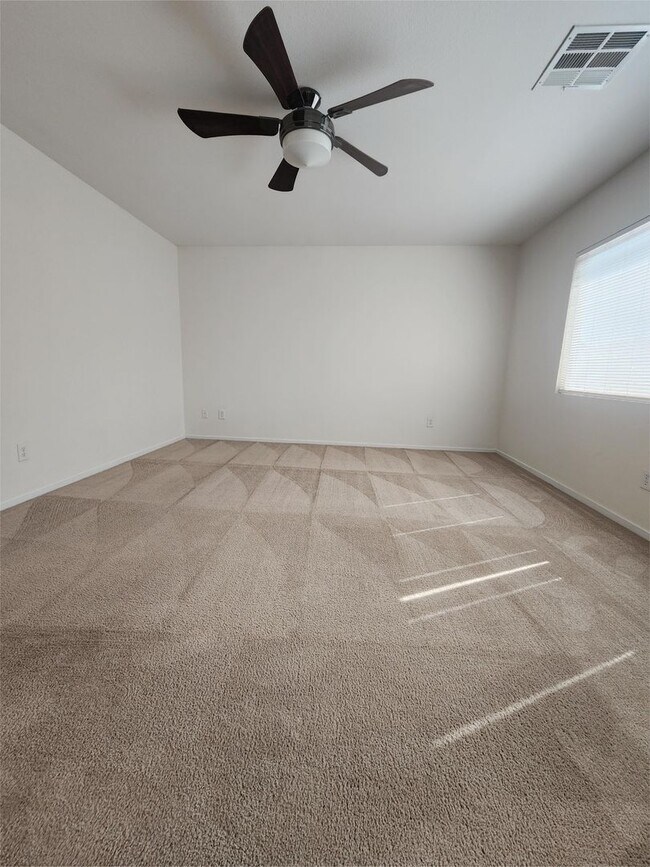 Building Photo - 3-Bed, 2.5-Bath Pet-Friendly Home with Fen...