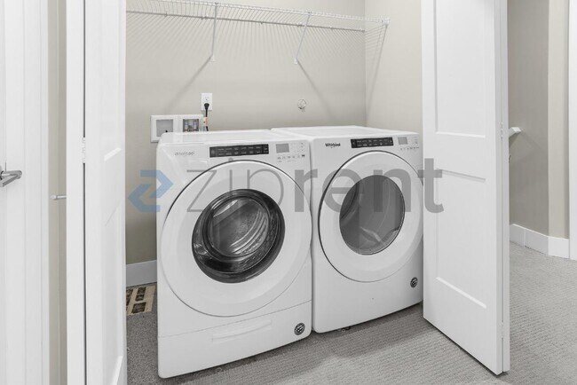 Building Photo - Unit B